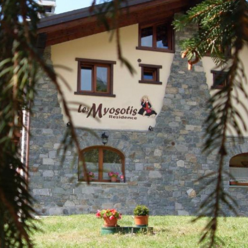 8002 Residence Les Myosotis  Antagnod AOSTA solutiionhotel 3.jpg